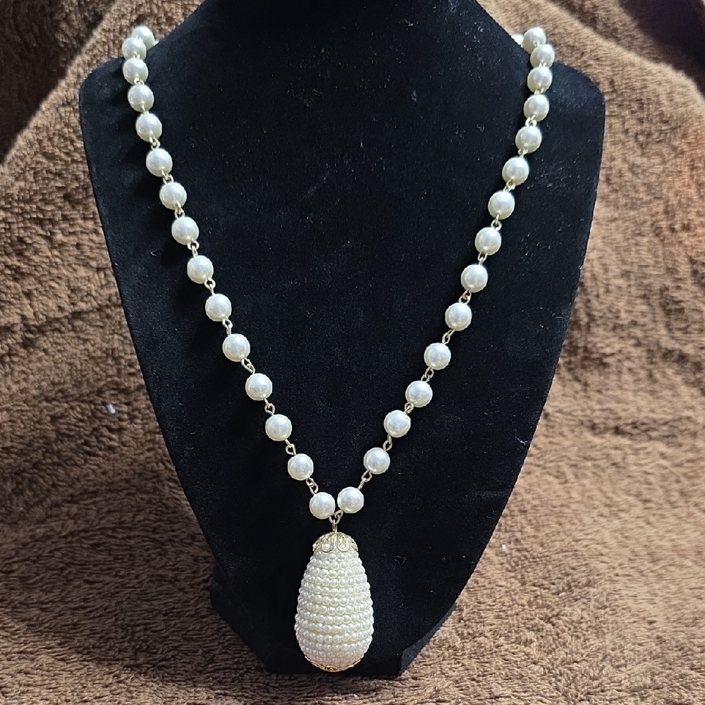 Classic‎ Handmade Pearl Necklace with Gold Details